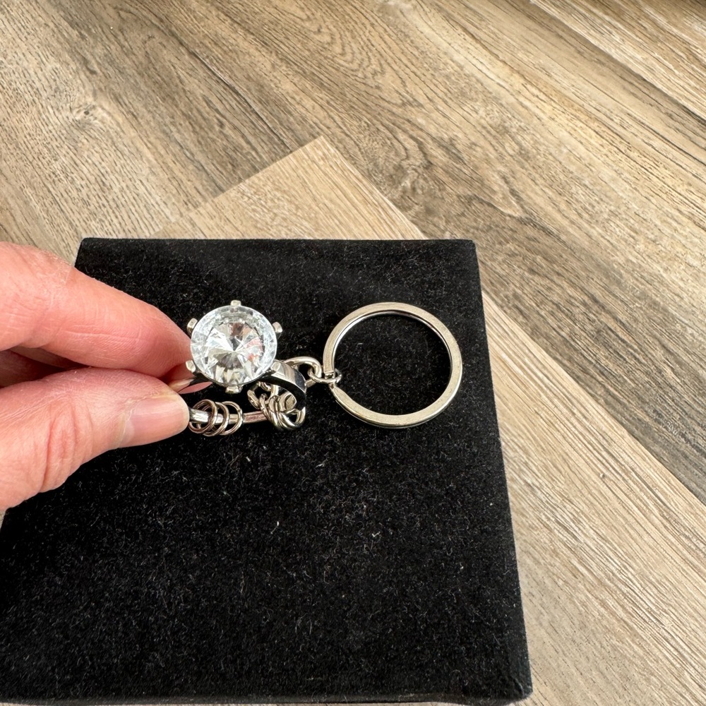New Large Engagement Ring Keychain - Picture 4 of 4